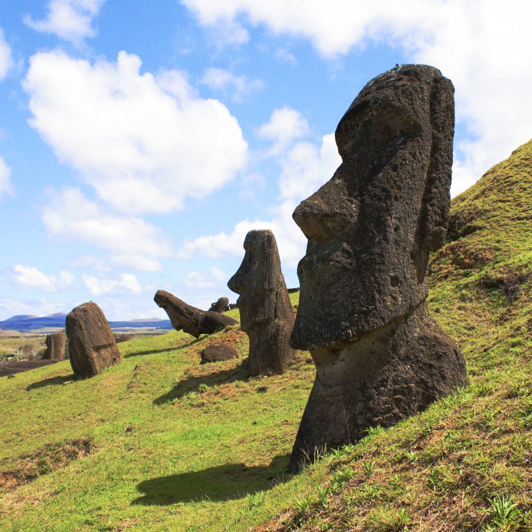 Моаи — знаменитые истуканы острова Пасхи
