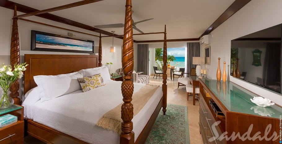  Beachfront Honeymoon Club Level Suite   Sandals Barbados