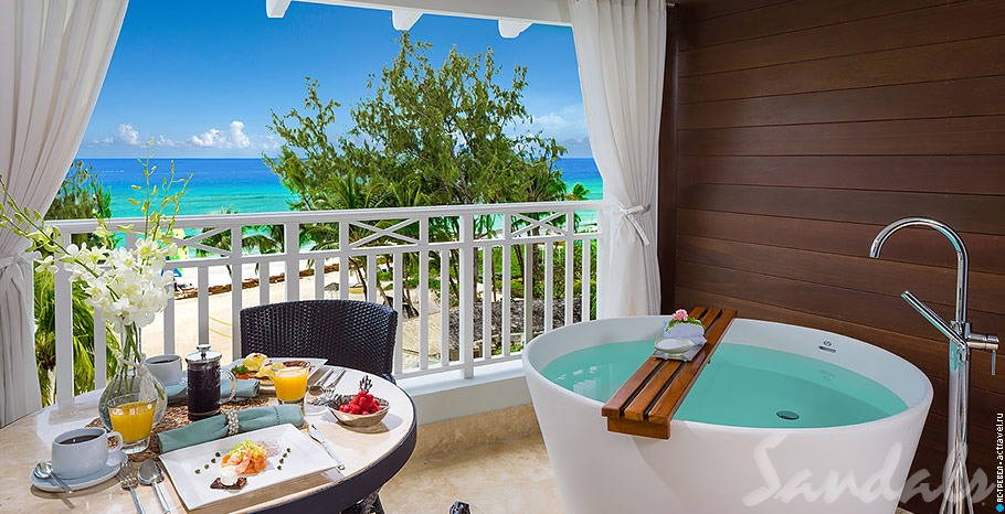  Beachfront Club Level Suite with Balcony Tranquility Soaking Tub   Sandals Barbados