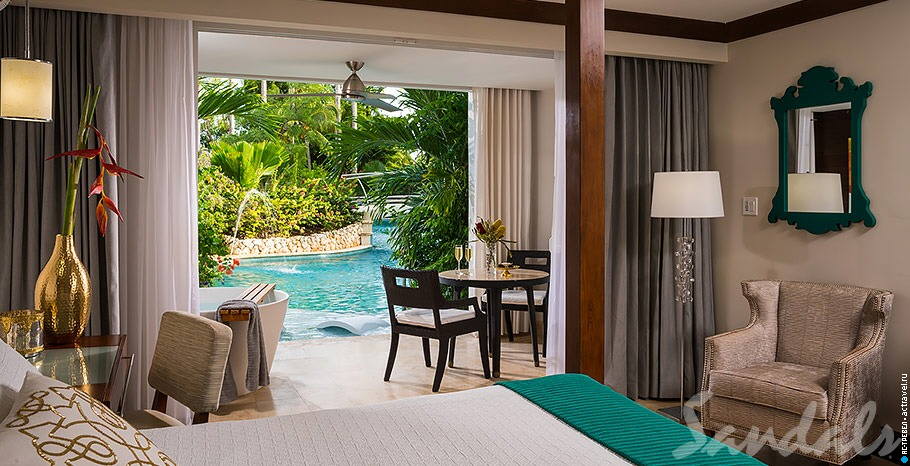  Crystal Lagoon Swim-up Club Level Luxury Room with Patio Tranquility Soaking Tub   Sandals Barbados