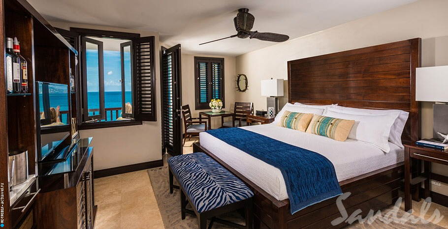  Pink Gin Oceanfront Honeymoon Penthouse Club Level Room   Sandals Grenada