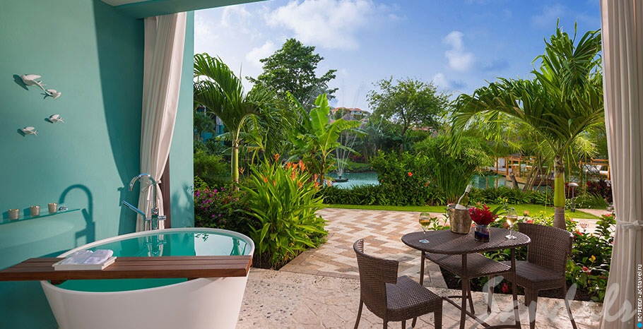  Lover's Lagoon Hideaway Walkout Junior Suite with Patio Tranquility Soaking Tub   Sandals Grenada