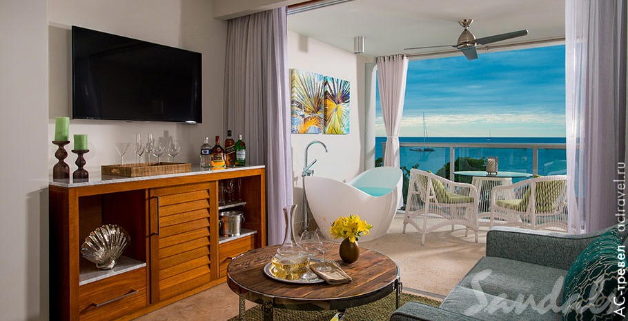 Beachfront One-Bedroom Butler Suite with Tranquility Soaking Tub   Sandals Montego Bay