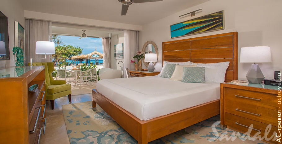  Beachfront Honeymoon Walkout Club Level Junior Suite with Patio Tranquility Soaking Tub   Sandals Montego Bay