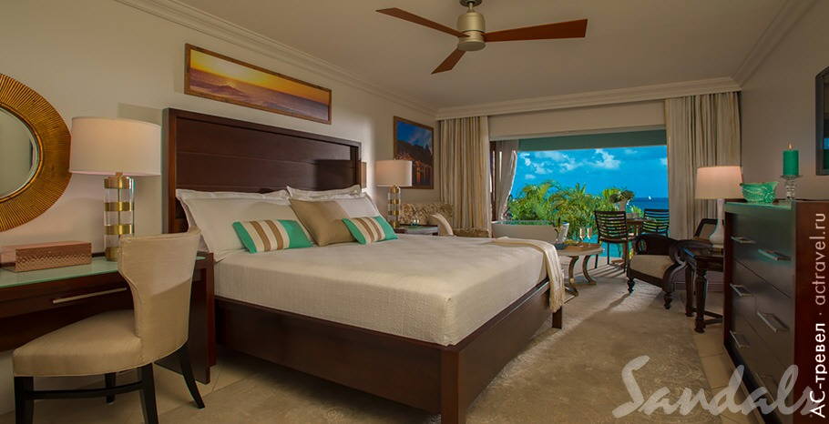  Emerald Beachfront Club Level Junior Suite with Balcony Tranquility Soaking Tub   Sandals Regency La Toc